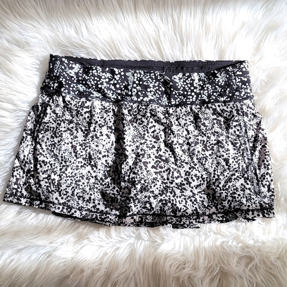 Lululemon Pace Rival Skirt Shorts Chirakasu Alpine White and Chirasu Black 8 - Picture 5 of 12